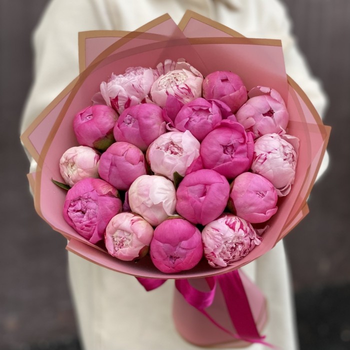 Розовый микс из 19 пионов